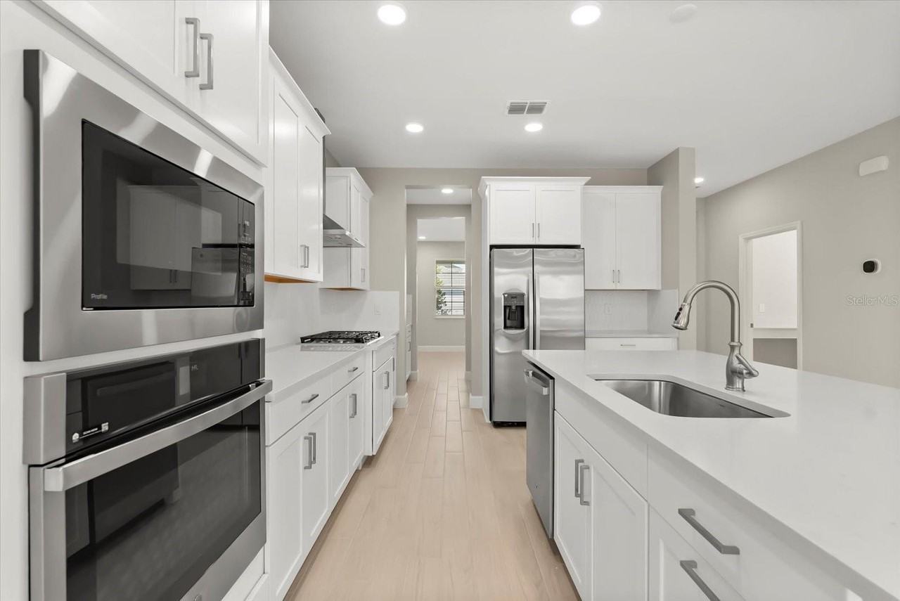 1320 Hyde St - Photo 7 of 37