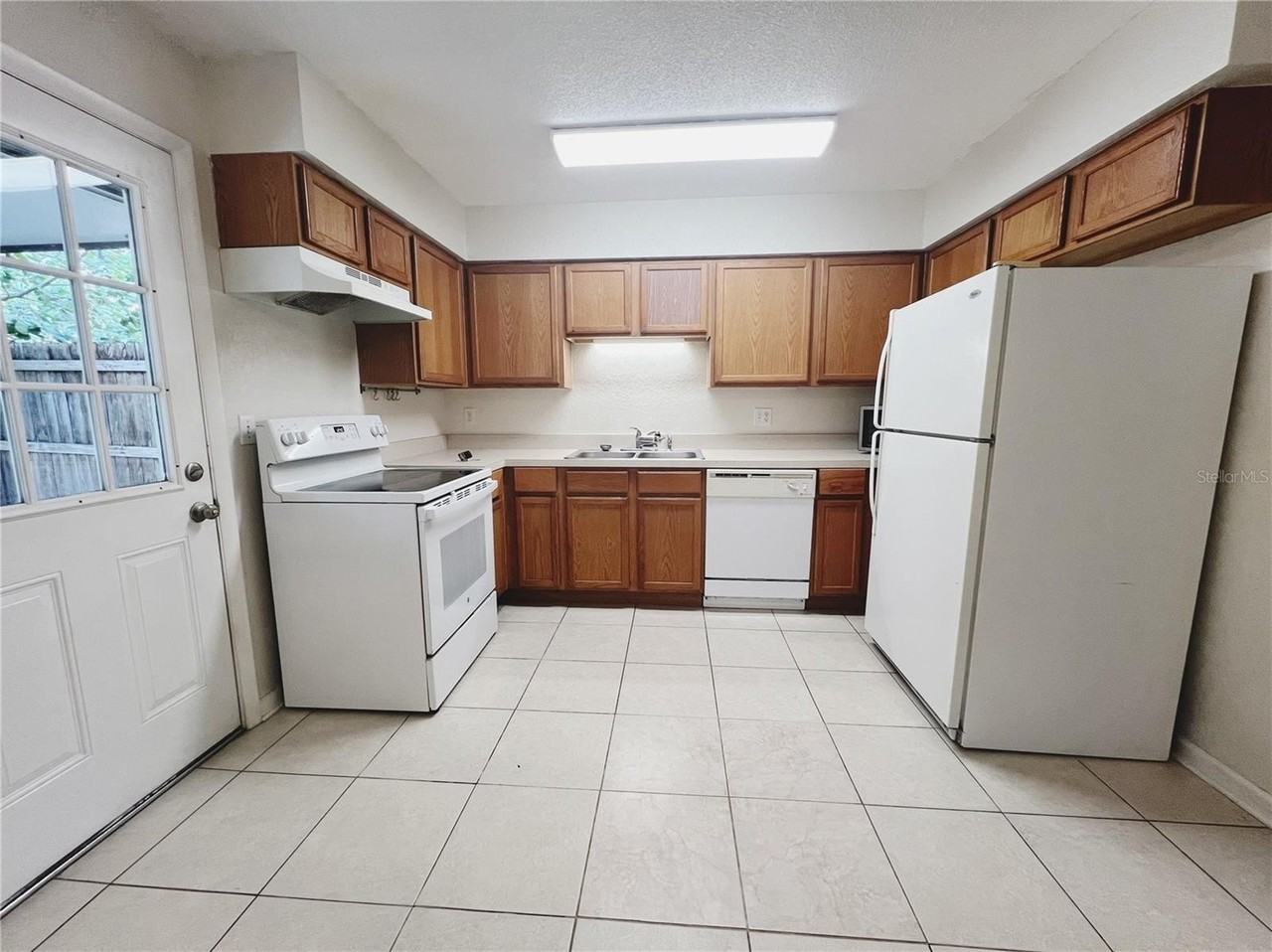 110 Willow Ave - Photo 3 of 8