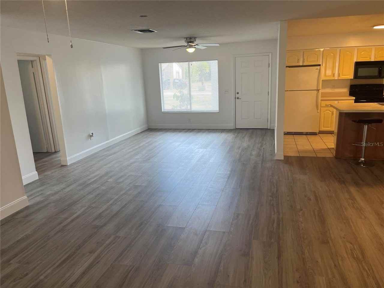 10108 Bluff Ct - Photo 3 of 18