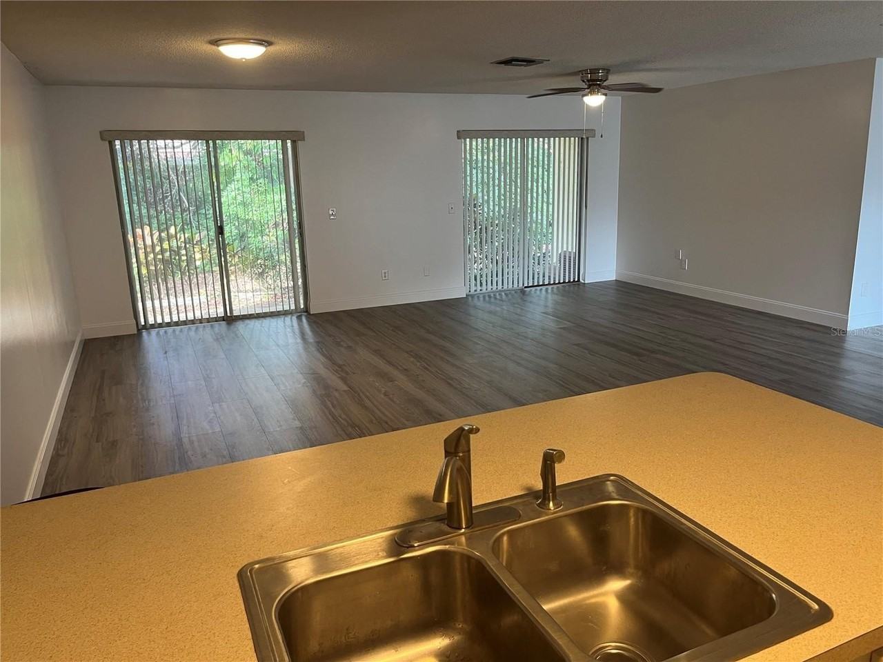 10108 Bluff Ct - Photo 5 of 18