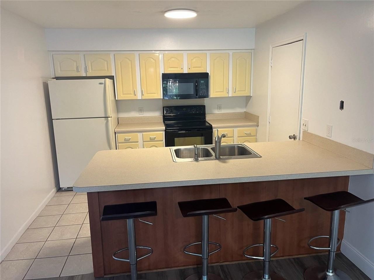 10108 Bluff Ct - Photo 6 of 18