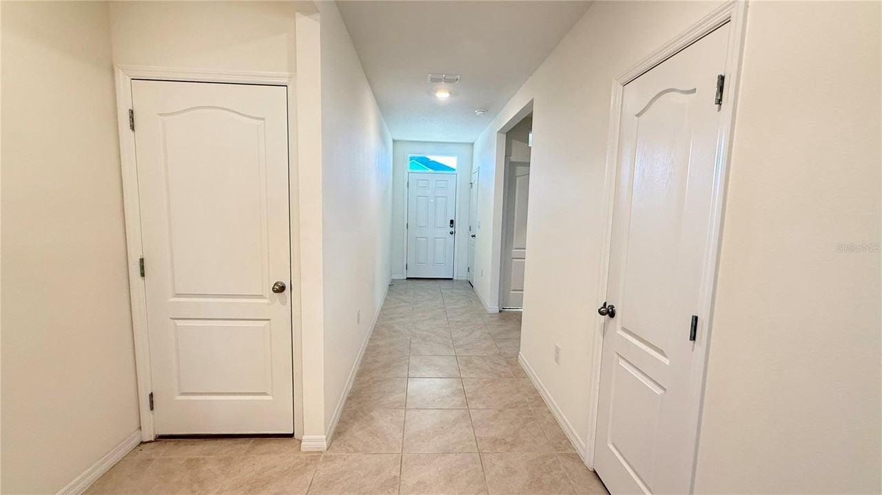 1003 Cascade Dr - Photo 2 of 39