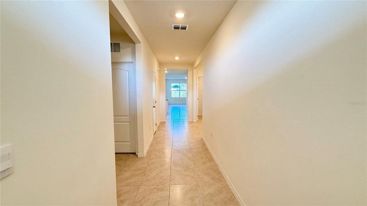 1003 Cascade Dr - Photo 3 of 39