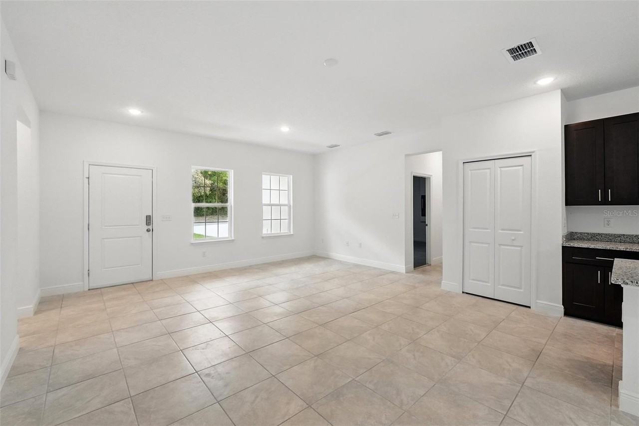 7738 N Creek Way - Photo 3 of 41