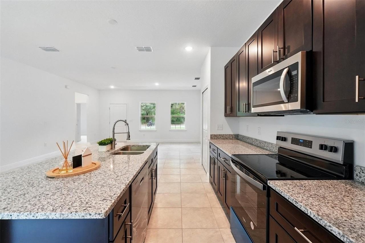 7738 N Creek Way - Photo 4 of 41