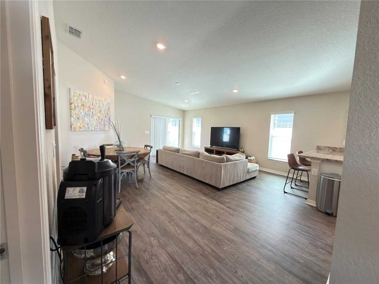 1088 Zion Dr - Photo 7 of 41