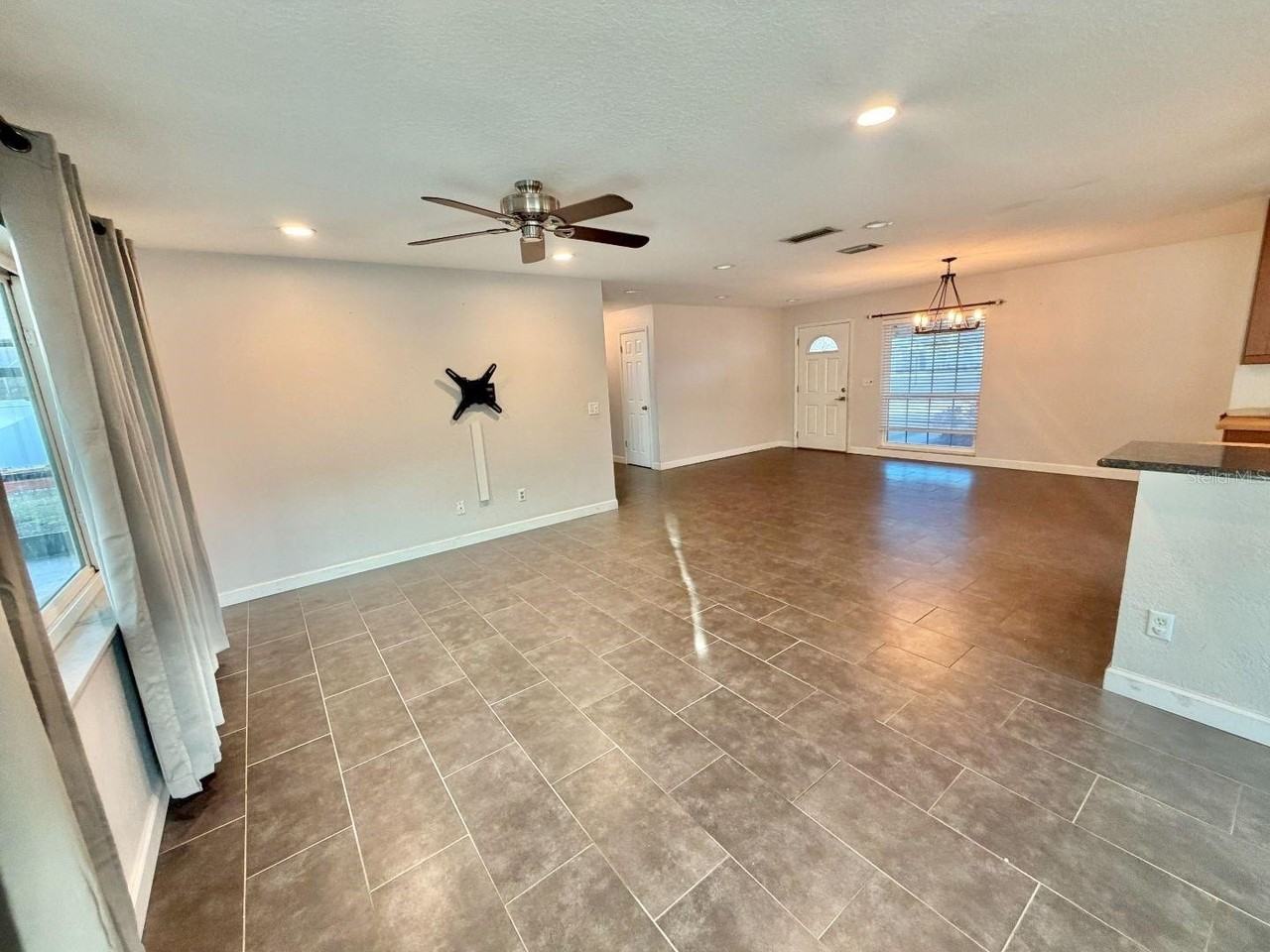 653 Sherwood Dr - Photo 6 of 30