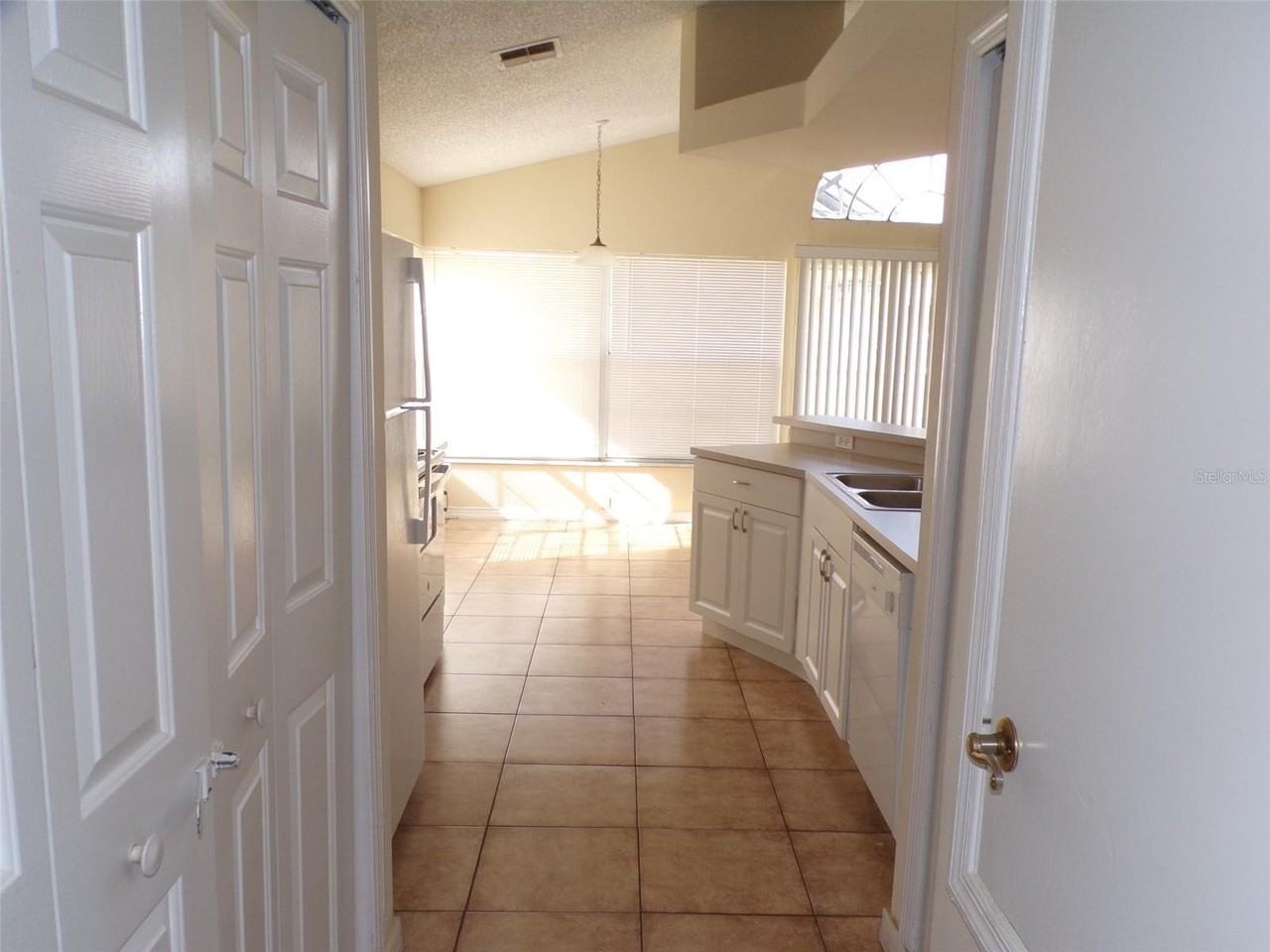 2563 Davenport Cir - Photo 6 of 18