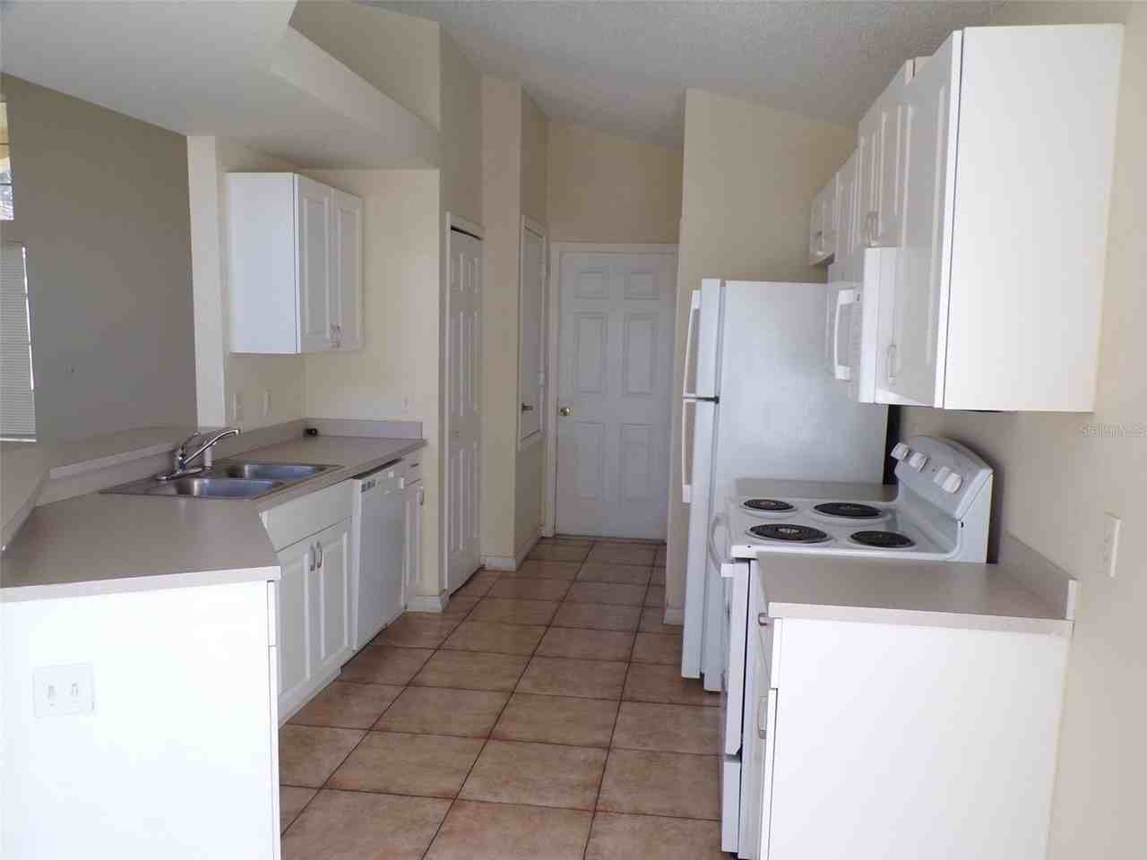 2563 Davenport Cir - Photo 7 of 18