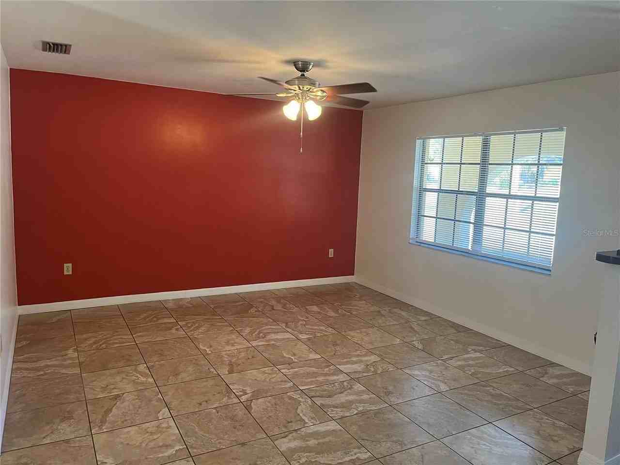 2330 Ne 41st St - Photo 4 of 20