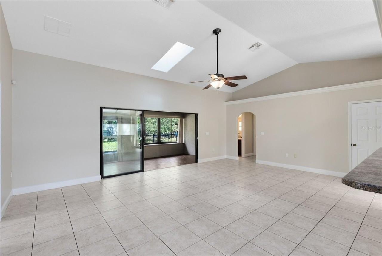 4924 Raylene Way - Photo 6 of 30