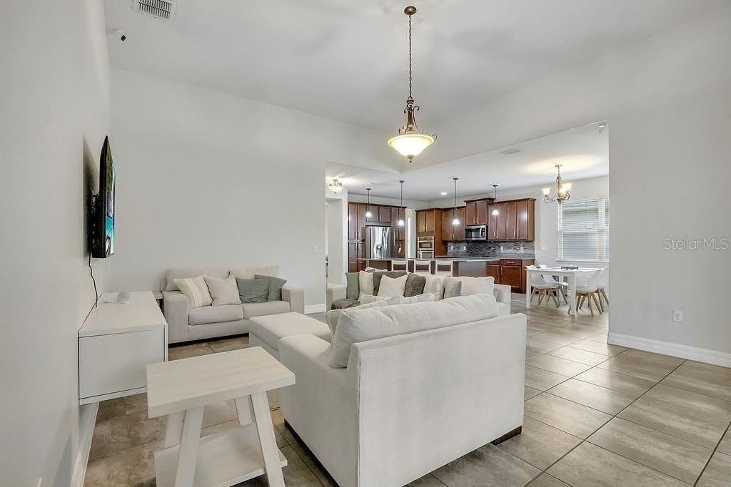 2450 Chateau Loop - Photo 7 of 39