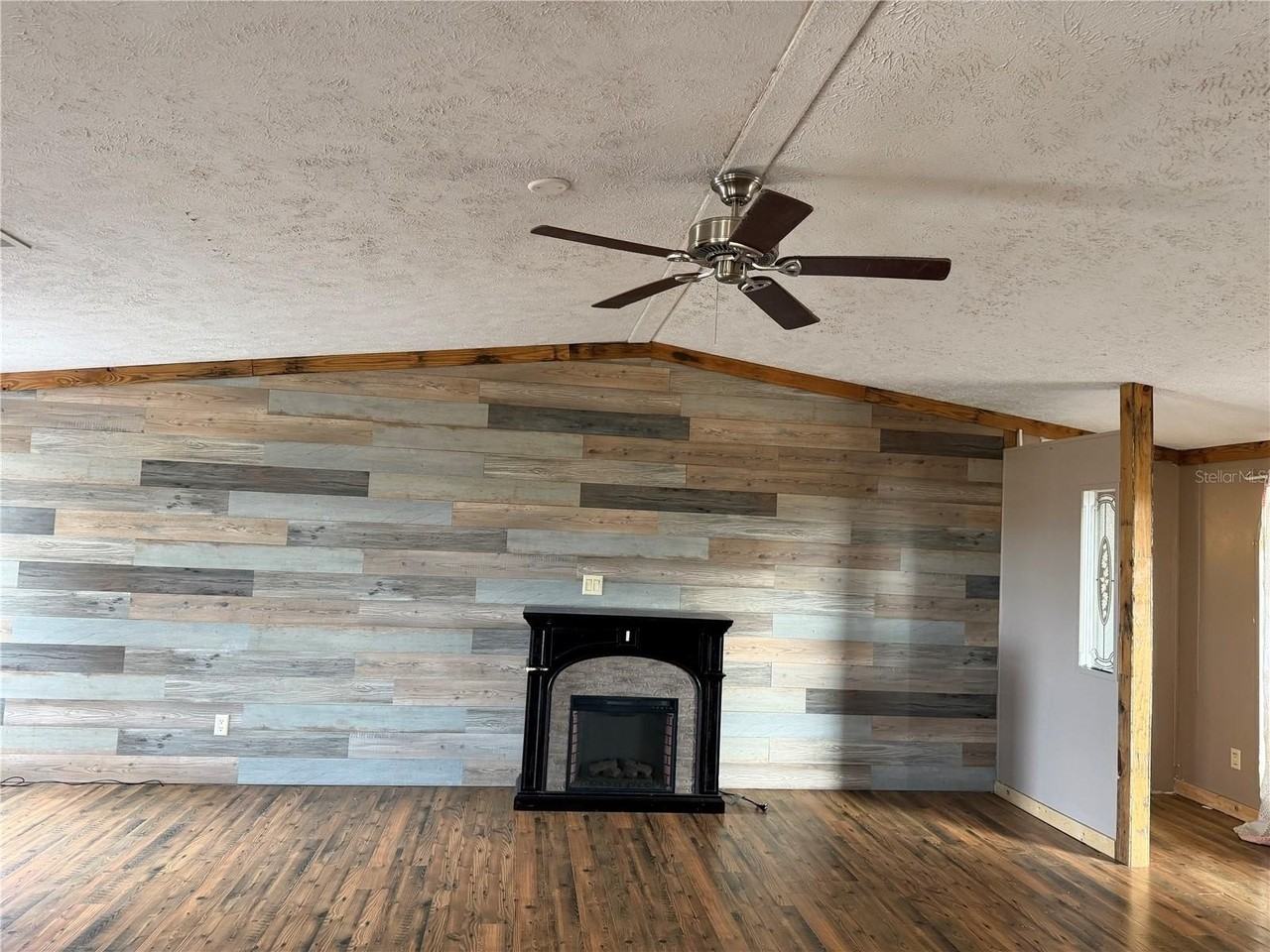 1333 Ashlee Ct - Photo 2 of 15