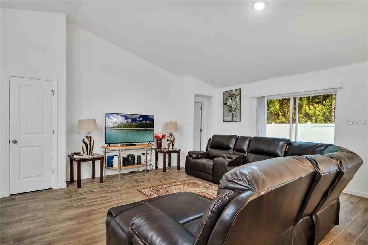 607 Bear Ct - Photo 2 of 14