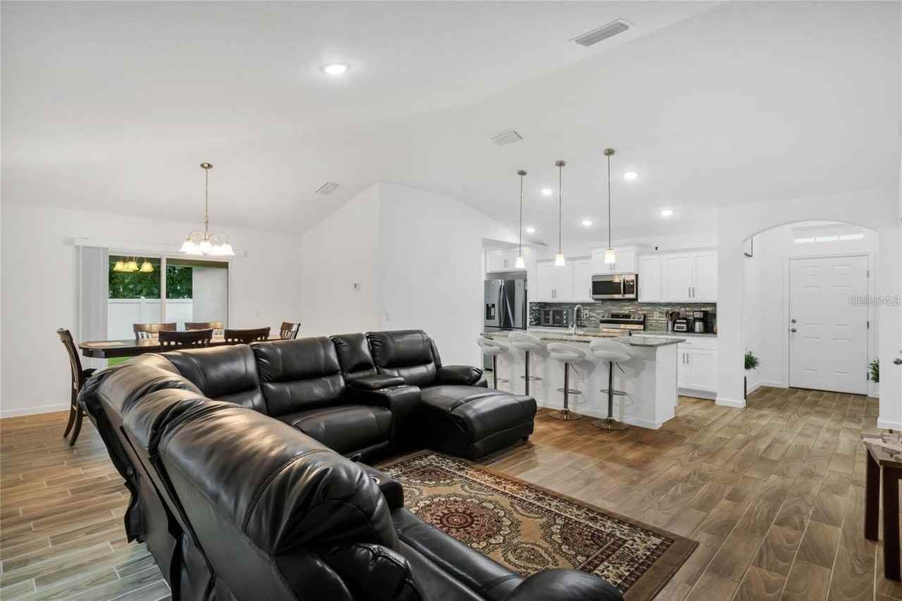 607 Bear Ct - Photo 4 of 14