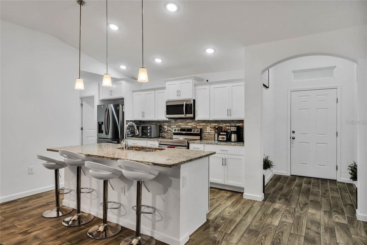 607 Bear Ct - Photo 5 of 14