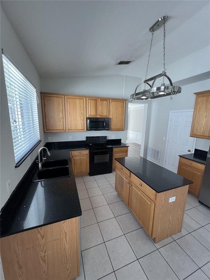 8436 Greenbank Blvd - Photo 7 of 19