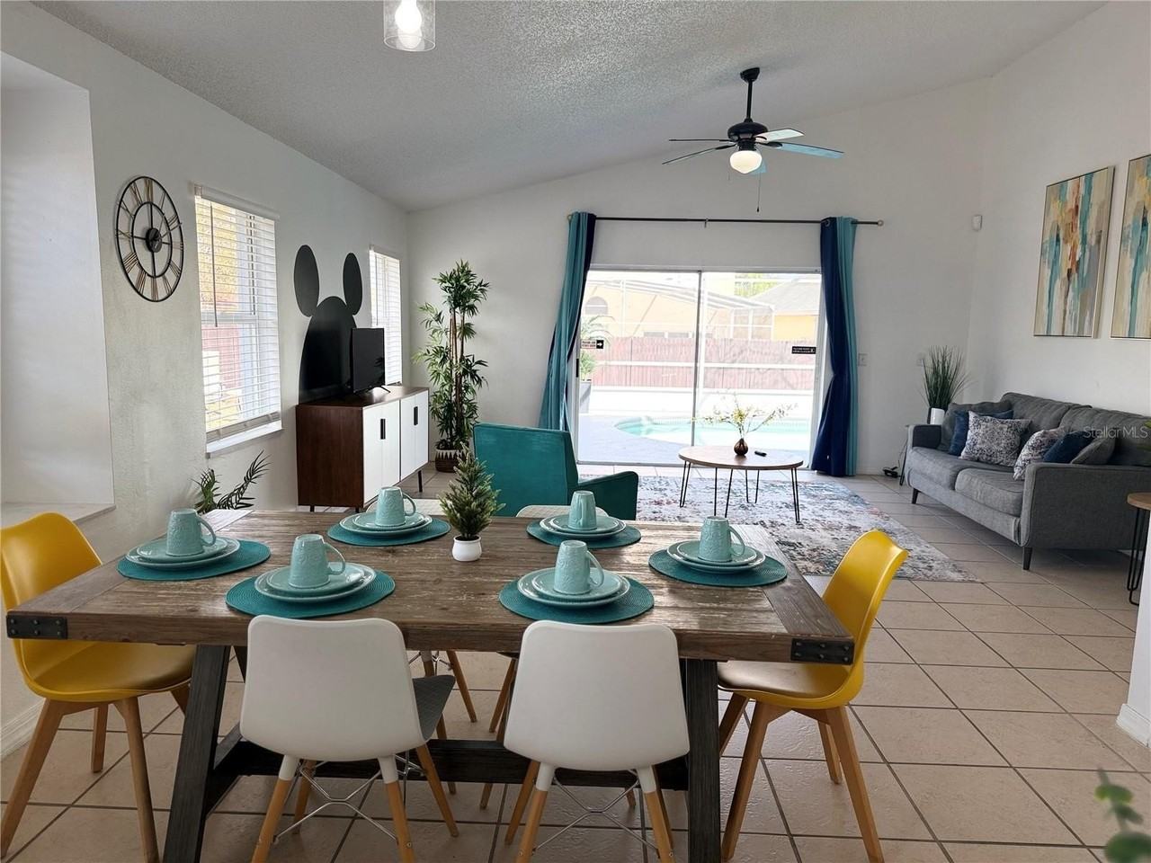 605 Rochester Loop - Photo 3 of 37