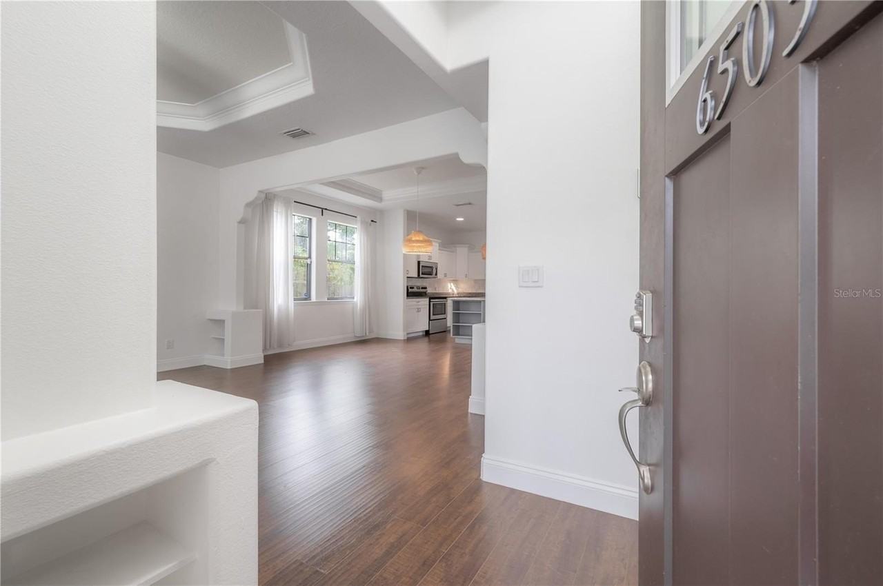 6503 N 22nd St - Photo 7 of 37