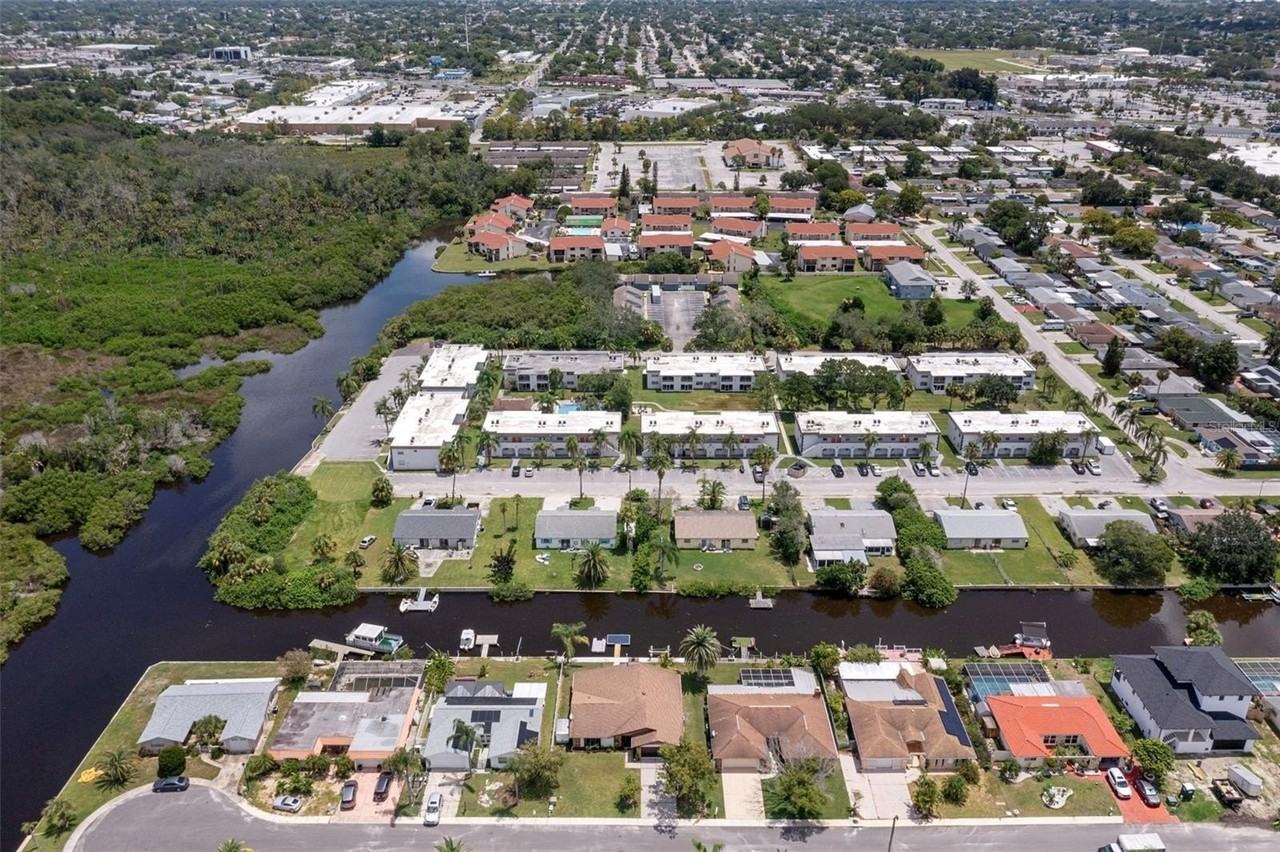 9910 Island Harbor Dr - Photo 7 of 50