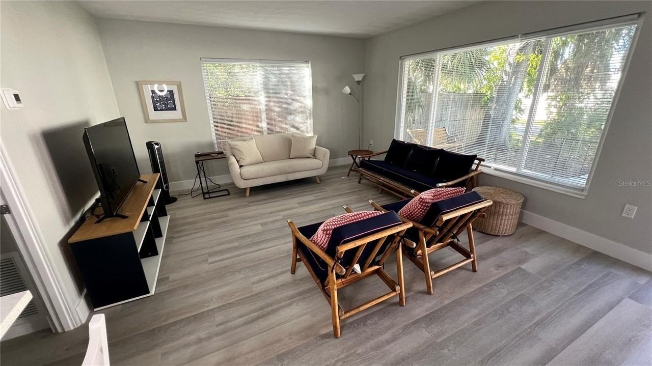 976 Tennessee Ln - Photo 3 of 14