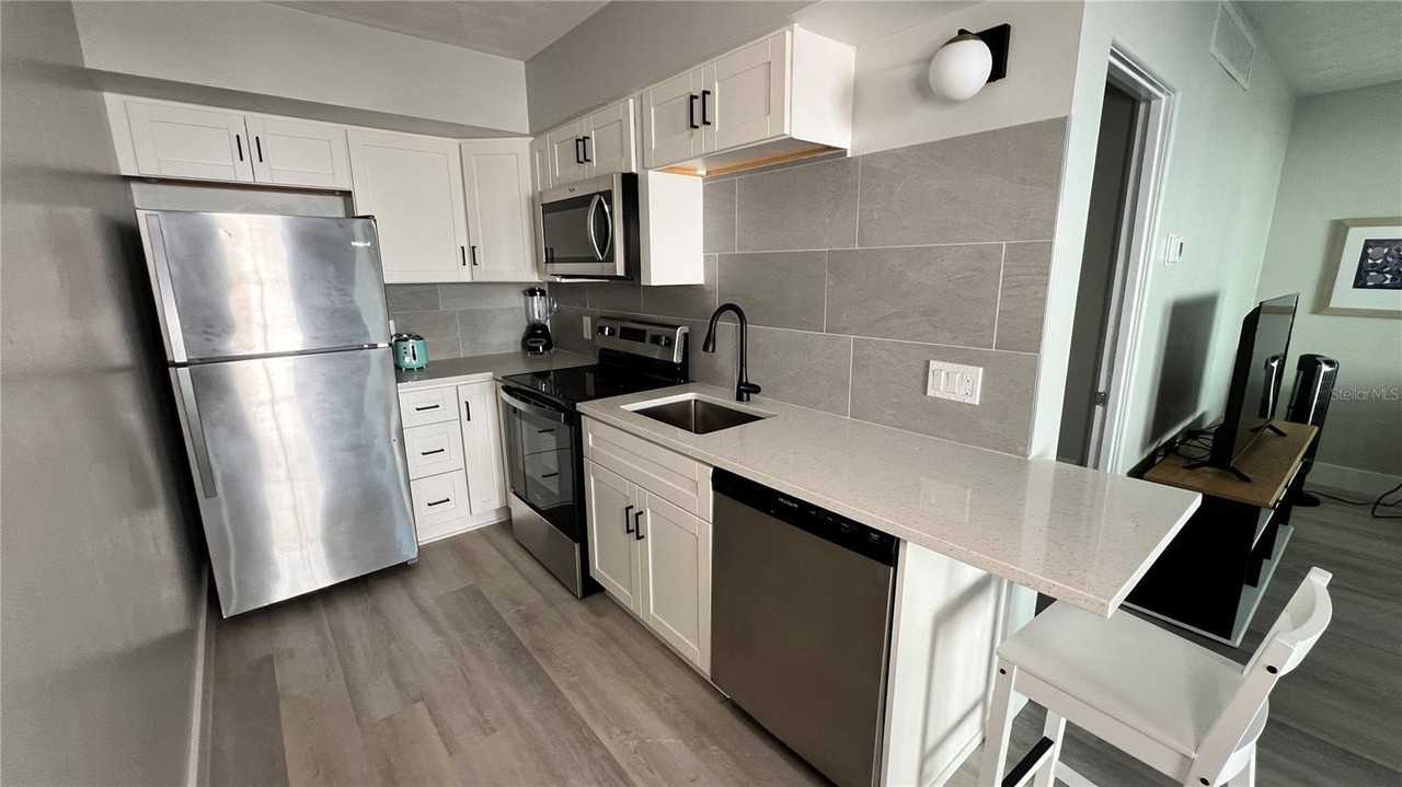 976 Tennessee Ln - Photo 4 of 14