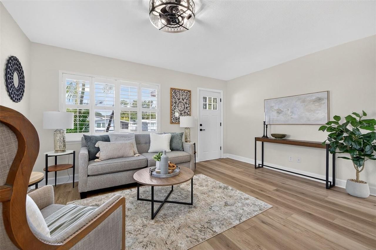 486 49th Ave N - Photo 4 of 17