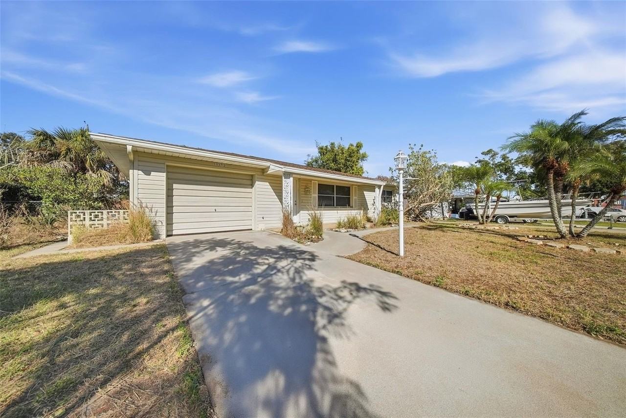 11373 62nd Ave - Photo 3 of 36