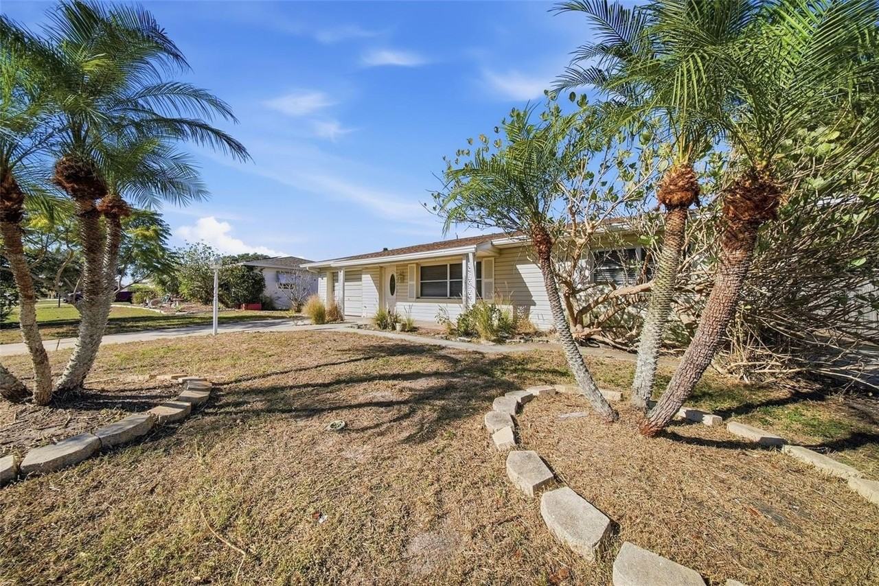 11373 62nd Ave - Photo 4 of 36