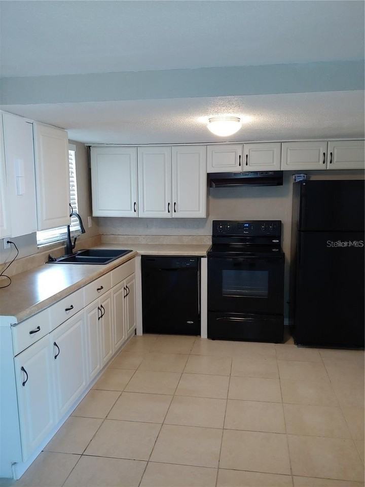 9240 Sterling Ln - Photo 4 of 8