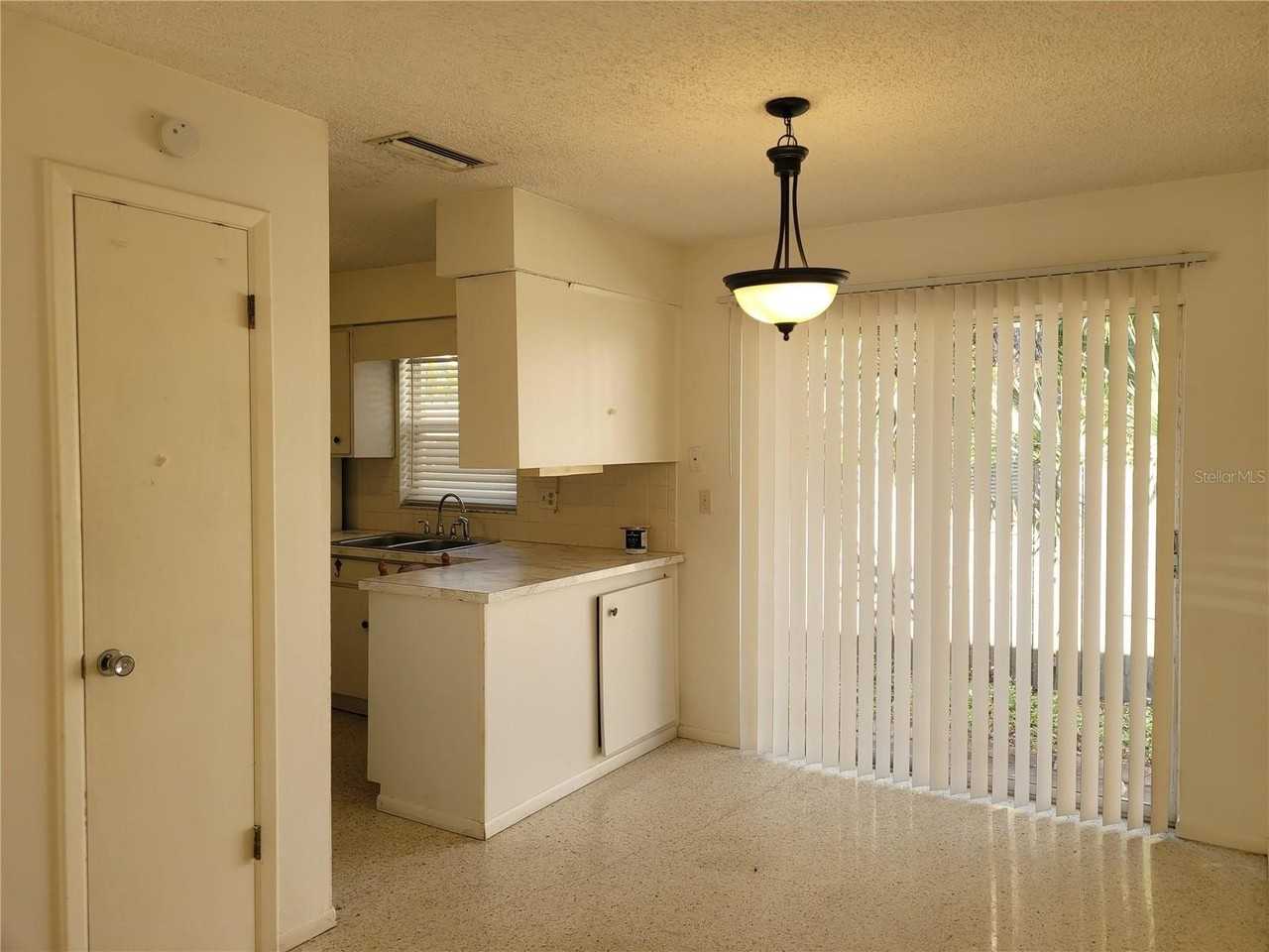 1820 Martin St - Photo 6 of 20