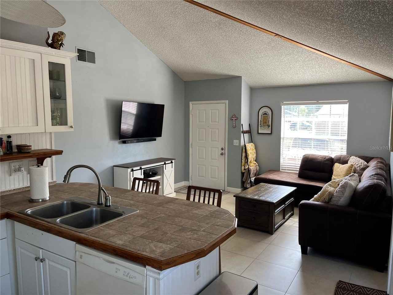 3731 Cheltenham Dr - Photo 4 of 17