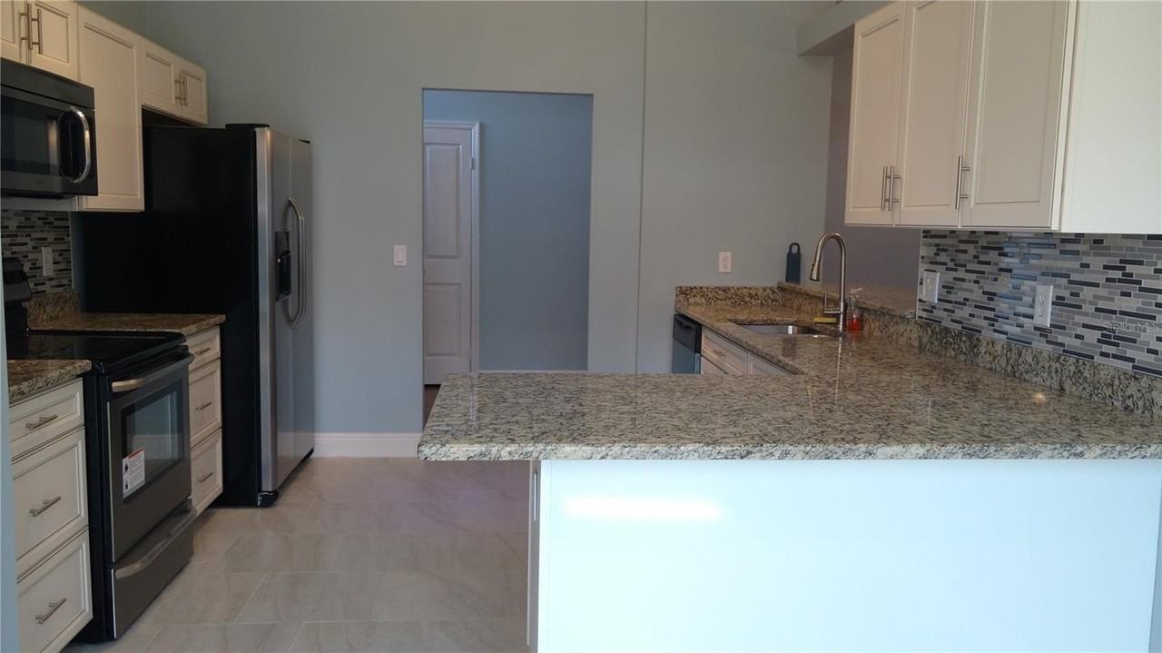 28646 Tanner Dr - Photo 6 of 33