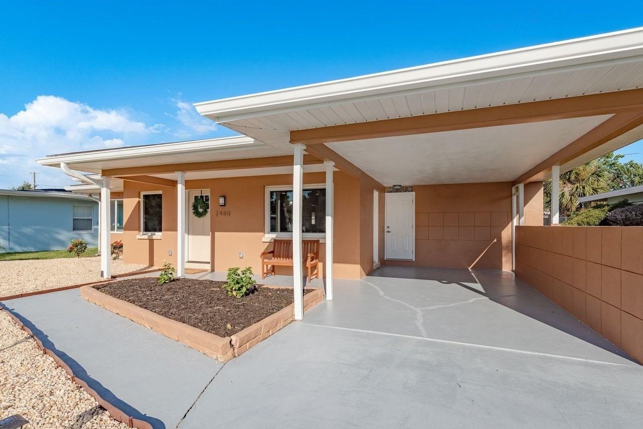 2480 Del Rio Way - Photo 4 of 23