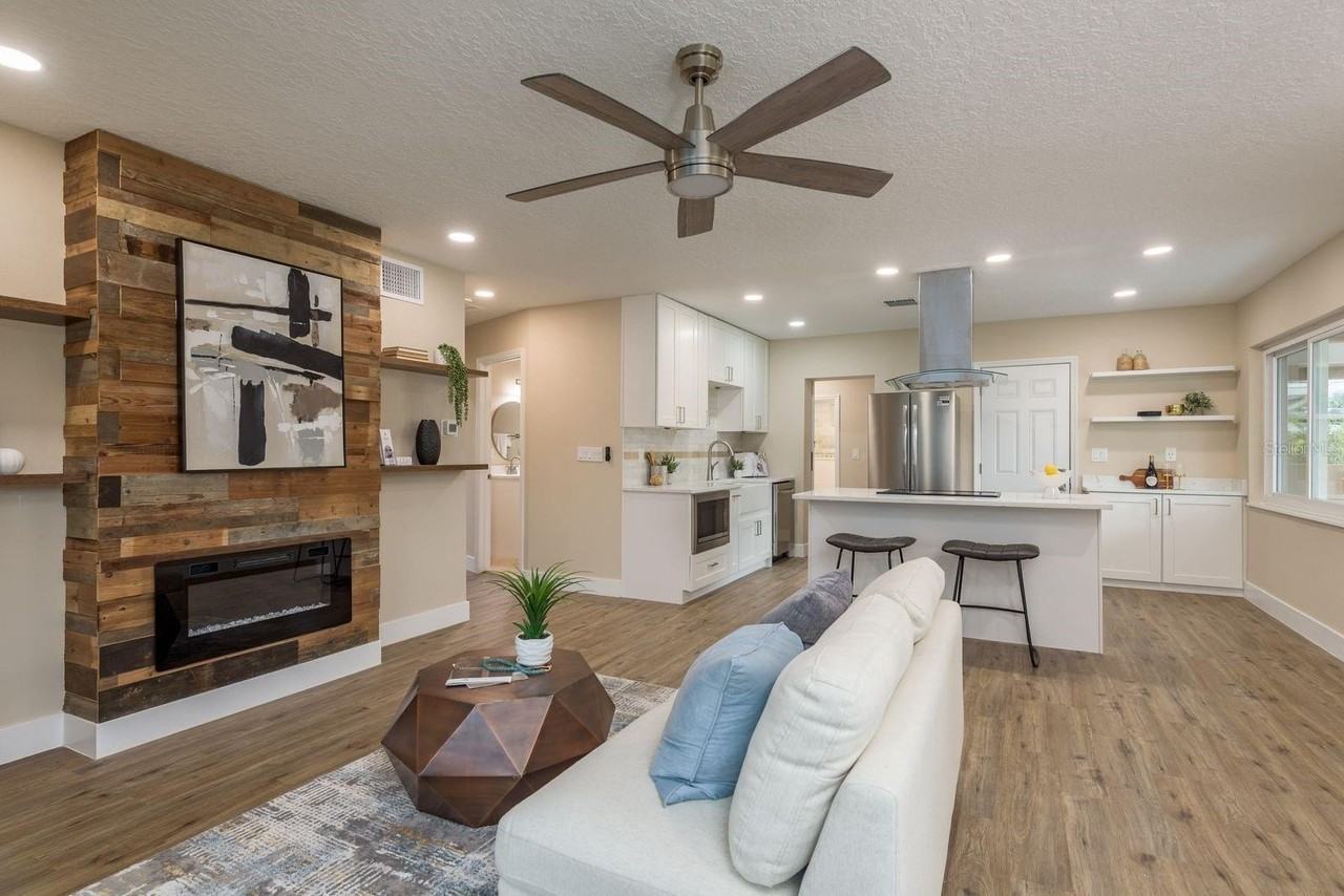 2480 Del Rio Way - Photo 5 of 23