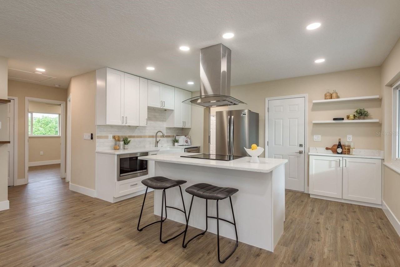 2480 Del Rio Way - Photo 6 of 23