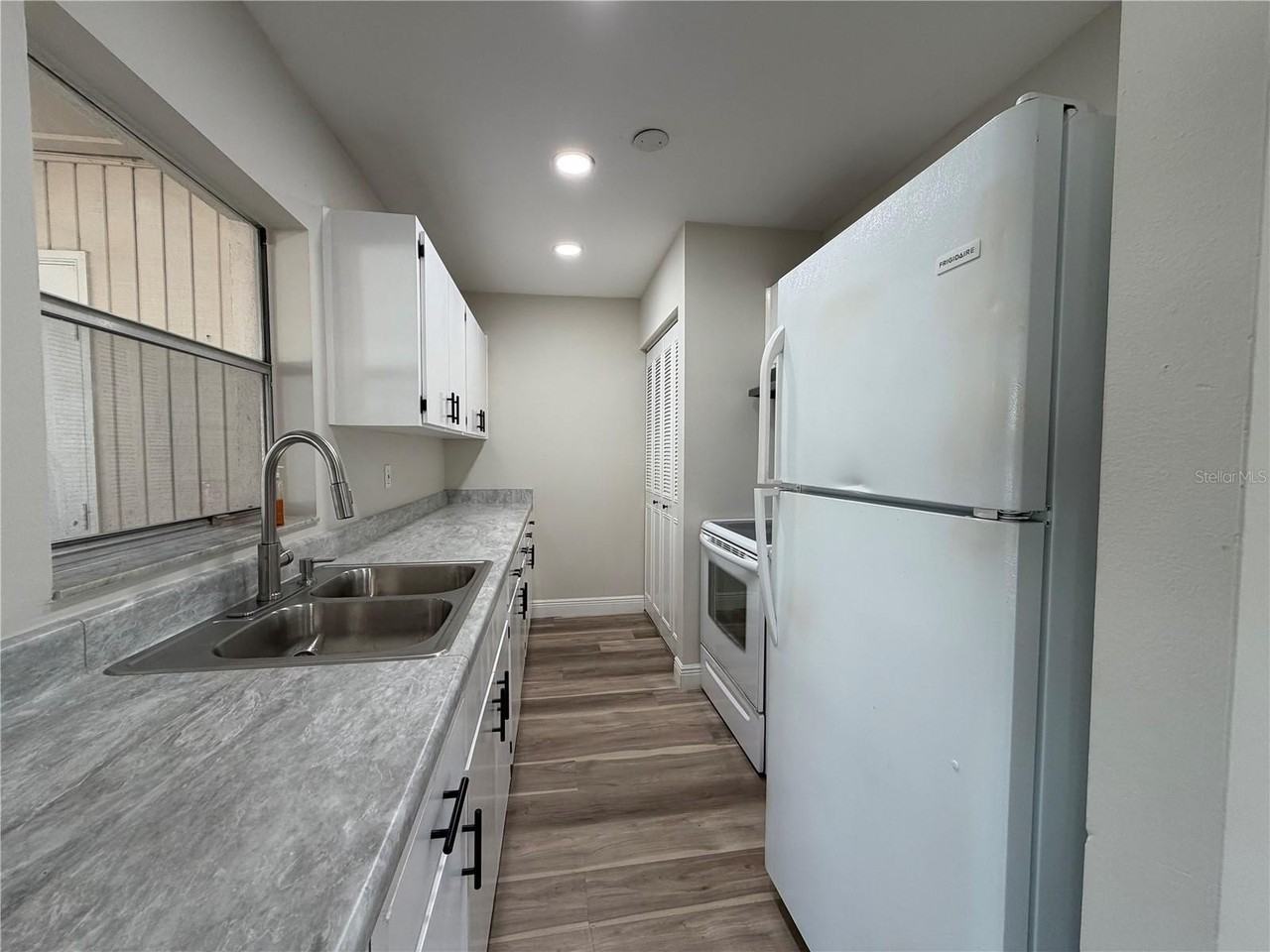 1244 London Ave - Photo 4 of 9