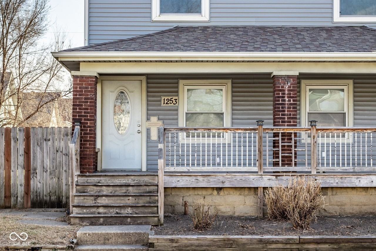 1253 S East St - Photo 5 of 44