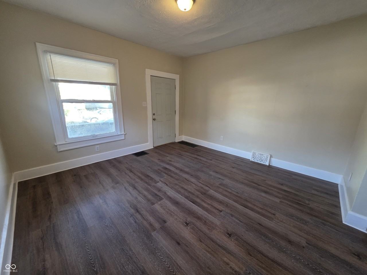 316 N Denny St - Photo 4 of 15