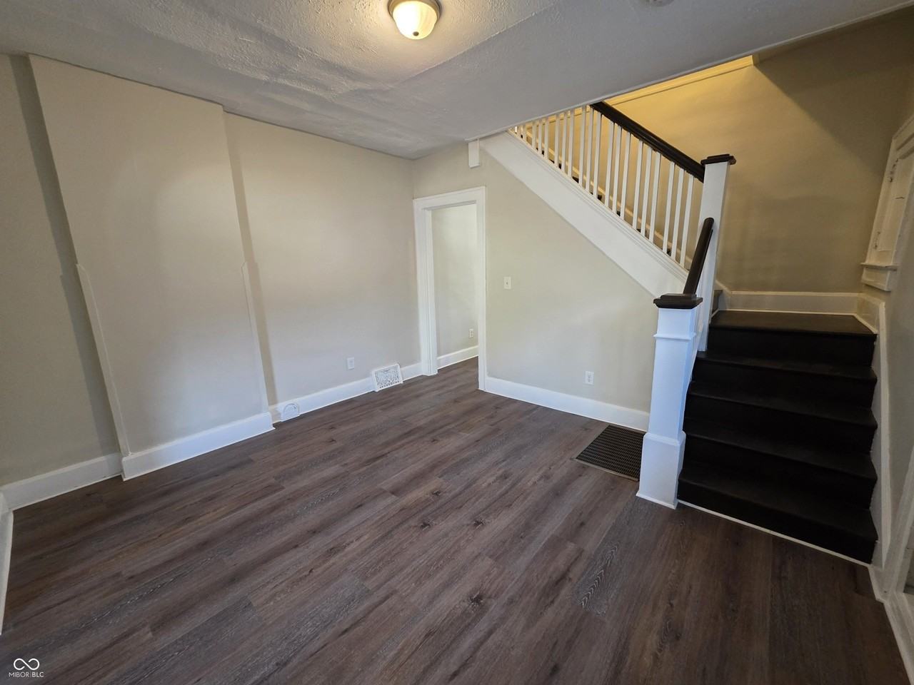 316 N Denny St - Photo 5 of 15