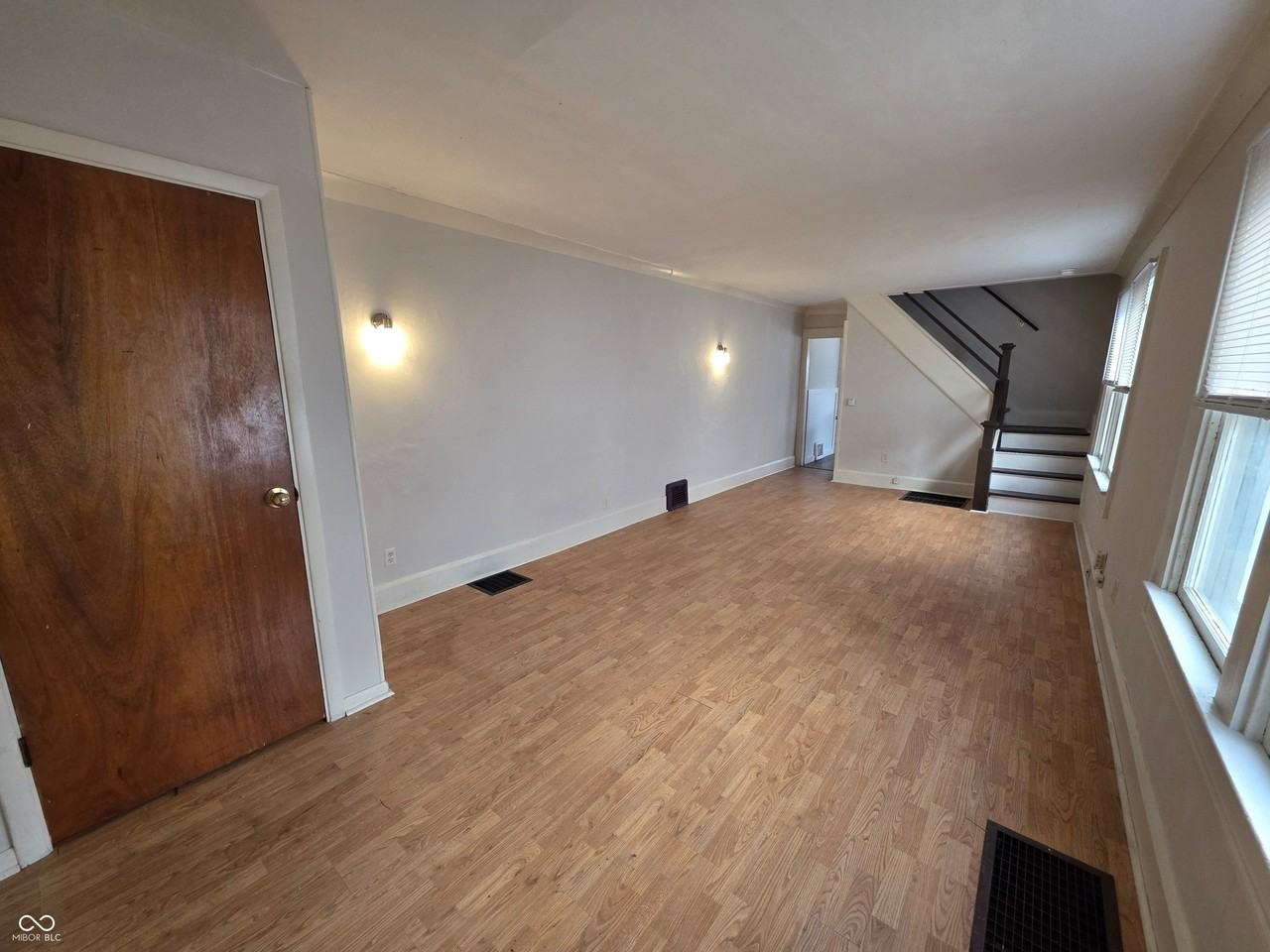 128 S Butler Ave - Photo 3 of 11