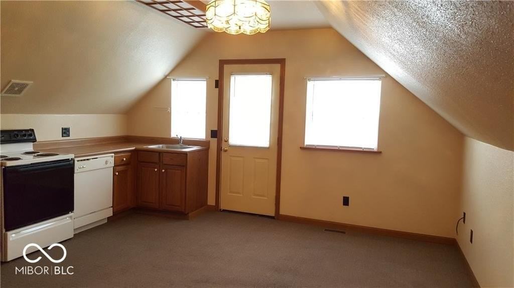 325 S East St - Photo 2 of 11