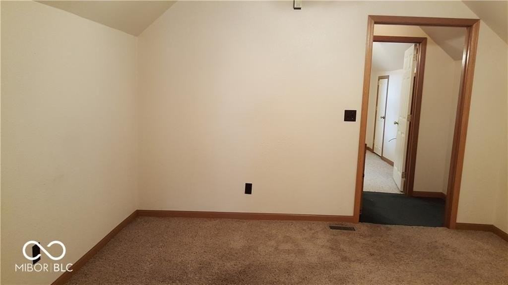 325 S East St - Photo 4 of 11