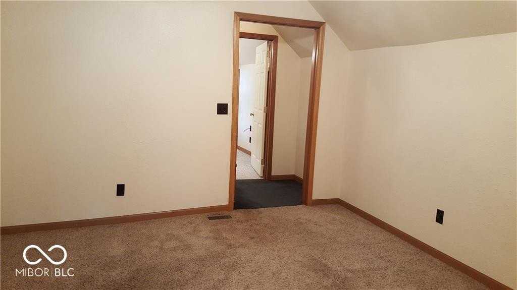 325 S East St - Photo 5 of 11