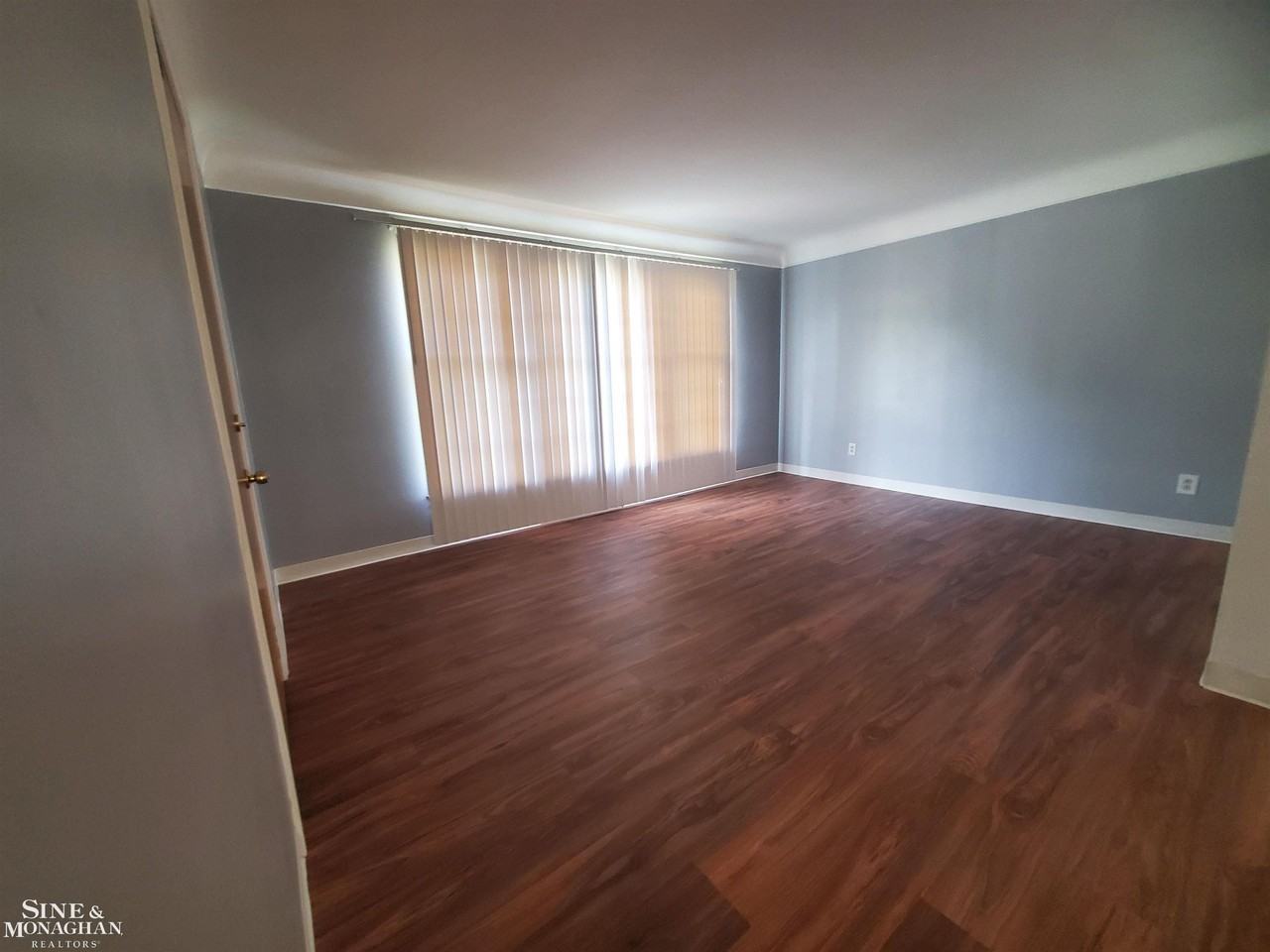 2037 Vernier Rd - Photo 4 of 13