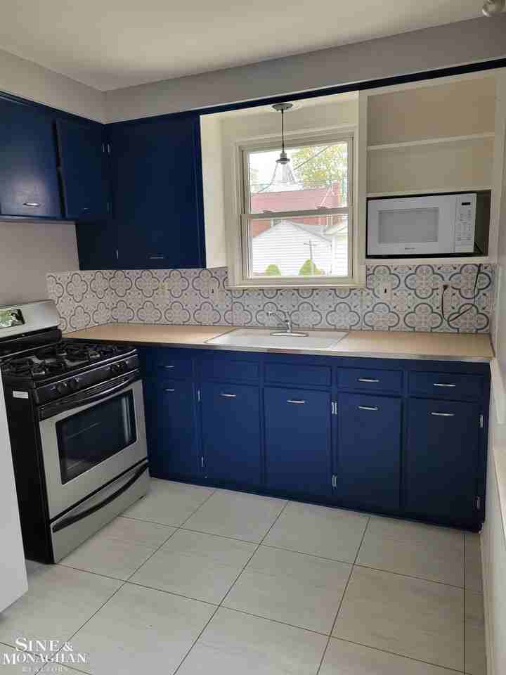 2037 Vernier Rd - Photo 6 of 13