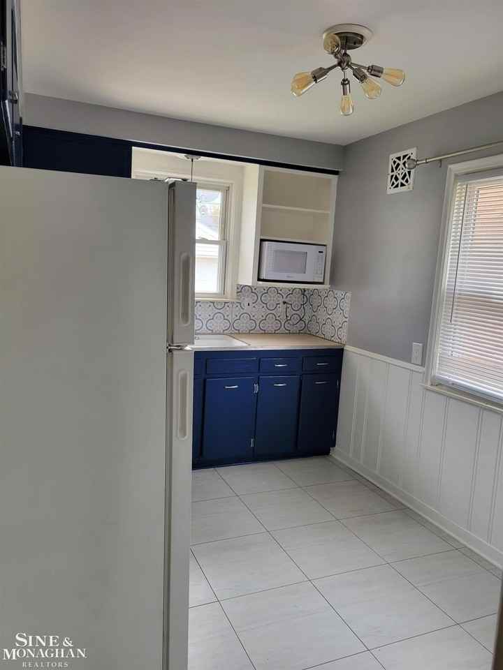 2037 Vernier Rd - Photo 7 of 13