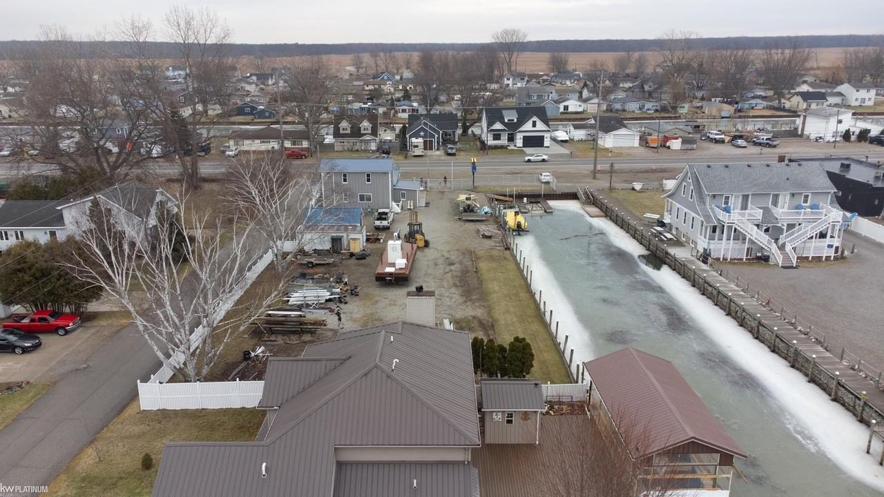 7427 Dyke Rd - Photo 4 of 25