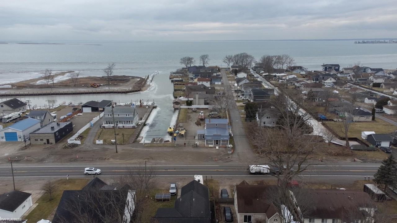 7427 Dyke Rd - Photo 5 of 25