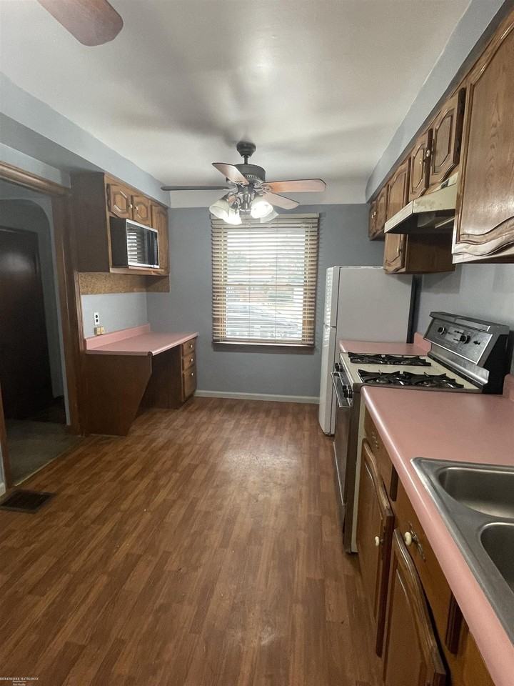 16173 Forest Ave - Photo 3 of 12